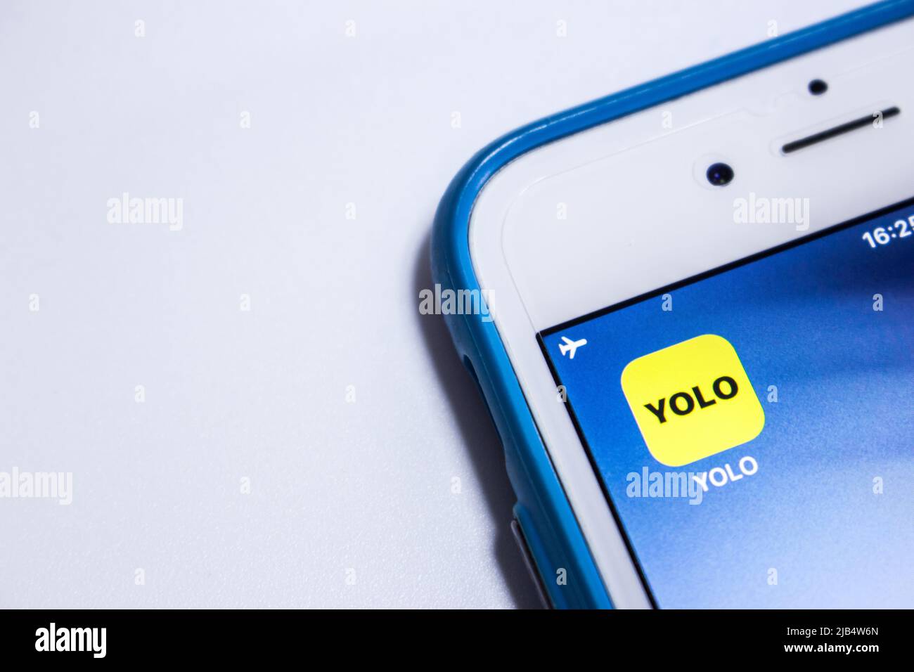Kumamoto, Japon - Jan 14 2020: YOLO Anonymous questions par French start-up Popshow, Inc sur iPhone. Il est développé par la plate-forme Snap Kit (Snapchat) Banque D'Images