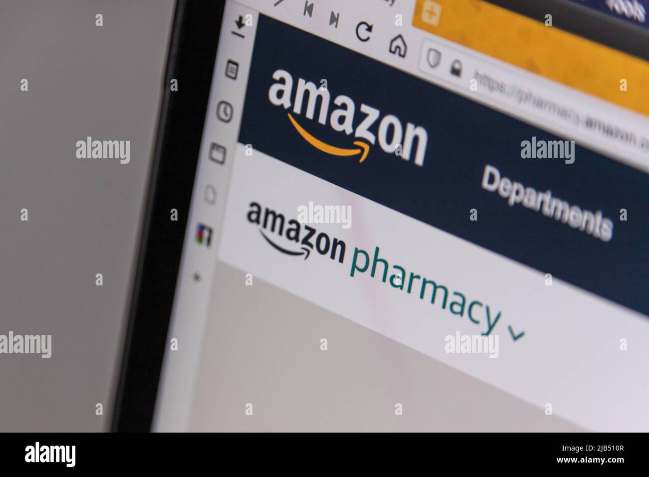 Logo d'Amazon Pharmacy, une pharmacie en ligne américaine par Amazon.com, sur son site Web. Il a été lancé le 17 novembre 2020, offrant initialement le service uniquement aux États-Unis Banque D'Images