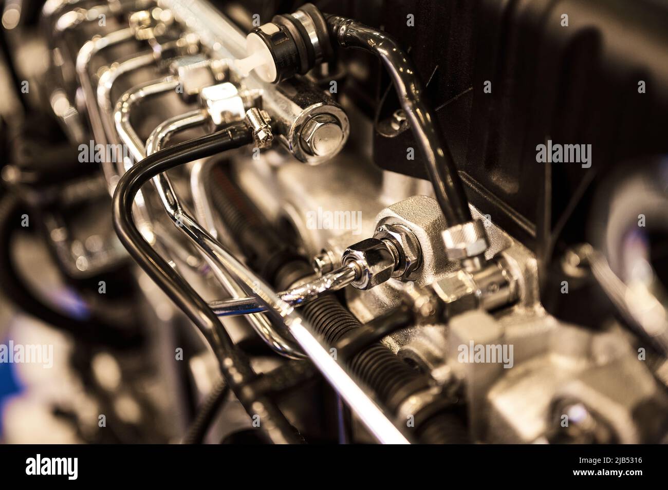 Tuyaux fins de pompe haute pression de moteur diesel puissant Banque D'Images
