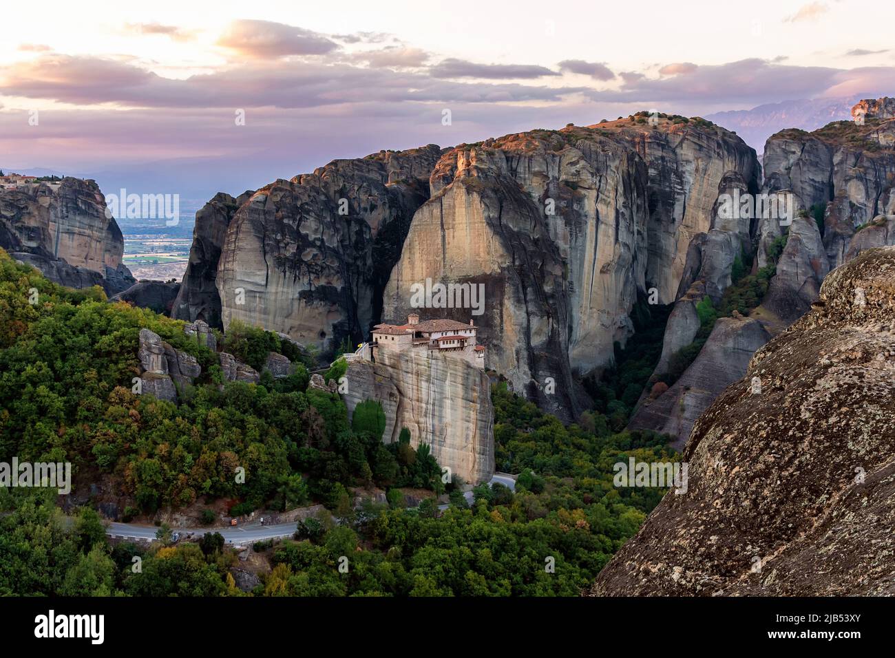 Monastère sur haut de rock en Météores, Grèce Banque D'Images