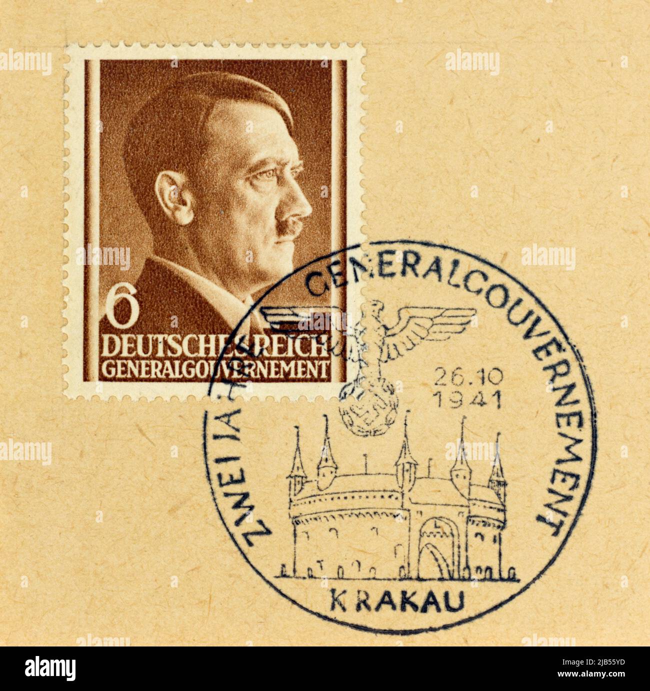 Un troisième timbre Reich de 1941 délivré par le Generalgouvernement (Pologne occupée par l'Allemagne) montrant Adolf Hitler, avec une marque d'annulation de Cracovie, 1941. Banque D'Images