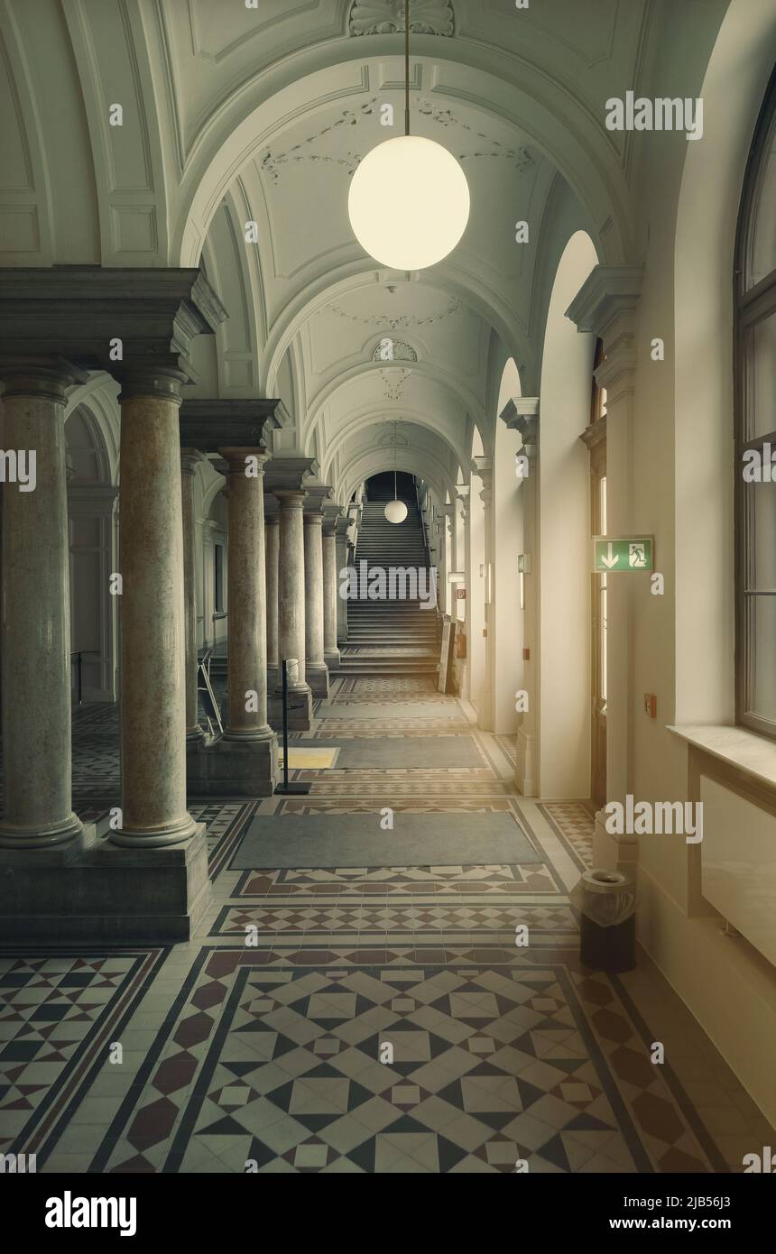 Intérieur mystique d'une ancienne salle de bâtiment. Banque D'Images