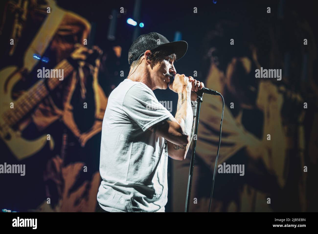 ZURICH, HALLENSTADION, OCTOBRE 5th 2016 : Anthony Kiedis, chanteur du groupe de rock américain Red Hot Chili Peppers, en direct sur scène pour la branche suisse du « Getaway World Tour » Banque D'Images