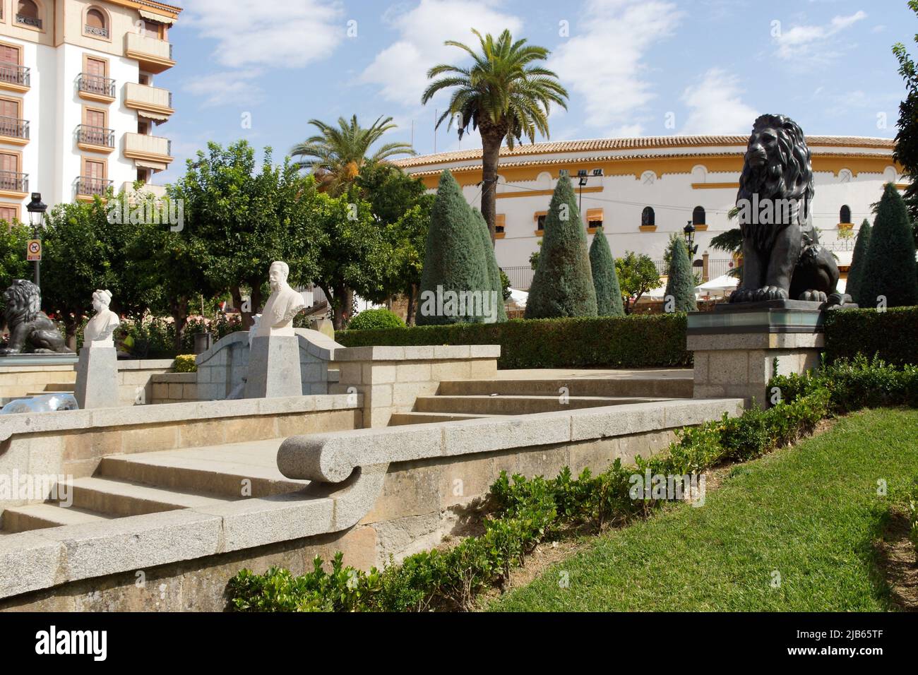 Linares (Jaen). Espagne. Jardins et arène de Santa Margarita dans la ville de Linares. Banque D'Images
