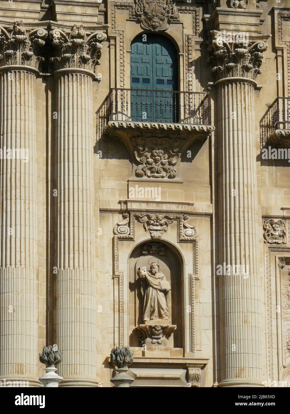 Jaen (Espagne). Détail architectural sur la couverture de la cathédrale de l'Assomption de Jaén. Banque D'Images