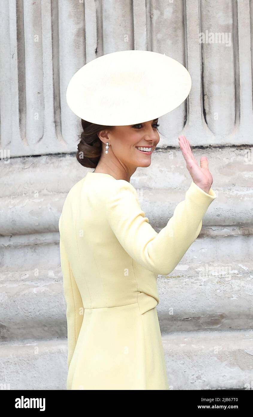 Londres, Royaume-Uni. 3rd juin 2022. Le prince William, duc de Cambridge, Catherine, duchesse de Cambridge arrive pour le service d'action de grâce de la reine Elizabeth II de HRH pour célébrer son Jubilé de platine à la cathédrale Saint-Paul à Londres. Credit: James Boardman / Alamy Live News Banque D'Images
