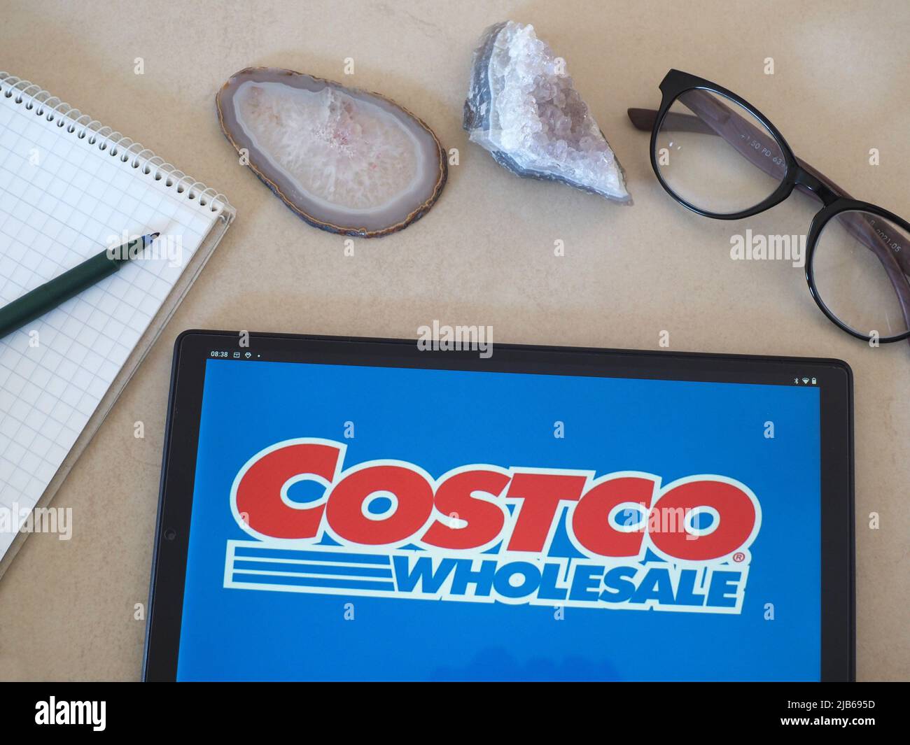 Allemagne. 03rd juin 2022. Dans cette illustration, un logo Costco  Wholesale Corporation apparaît sur une tablette. Crédit : SOPA Images  Limited/Alamy Live News Photo Stock - Alamy