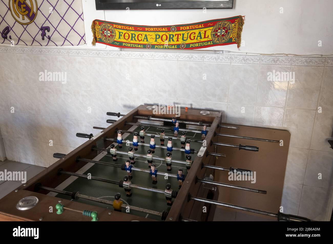 Baby foot, baby foot dans un vieux café de la ville de Luz, algarve, portugal Banque D'Images