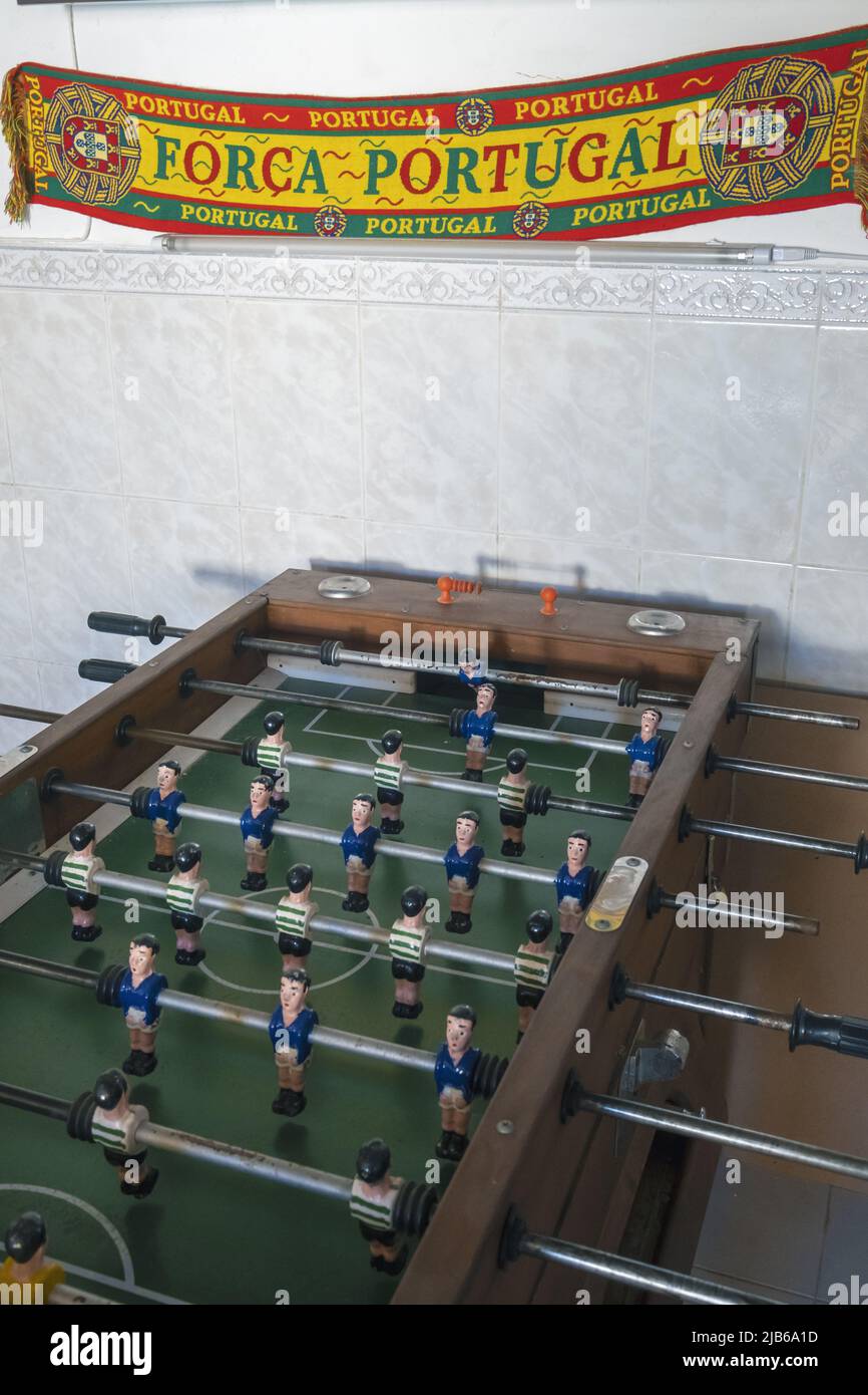 Baby foot, baby foot dans un vieux café de la ville de Luz, algarve, portugal Banque D'Images