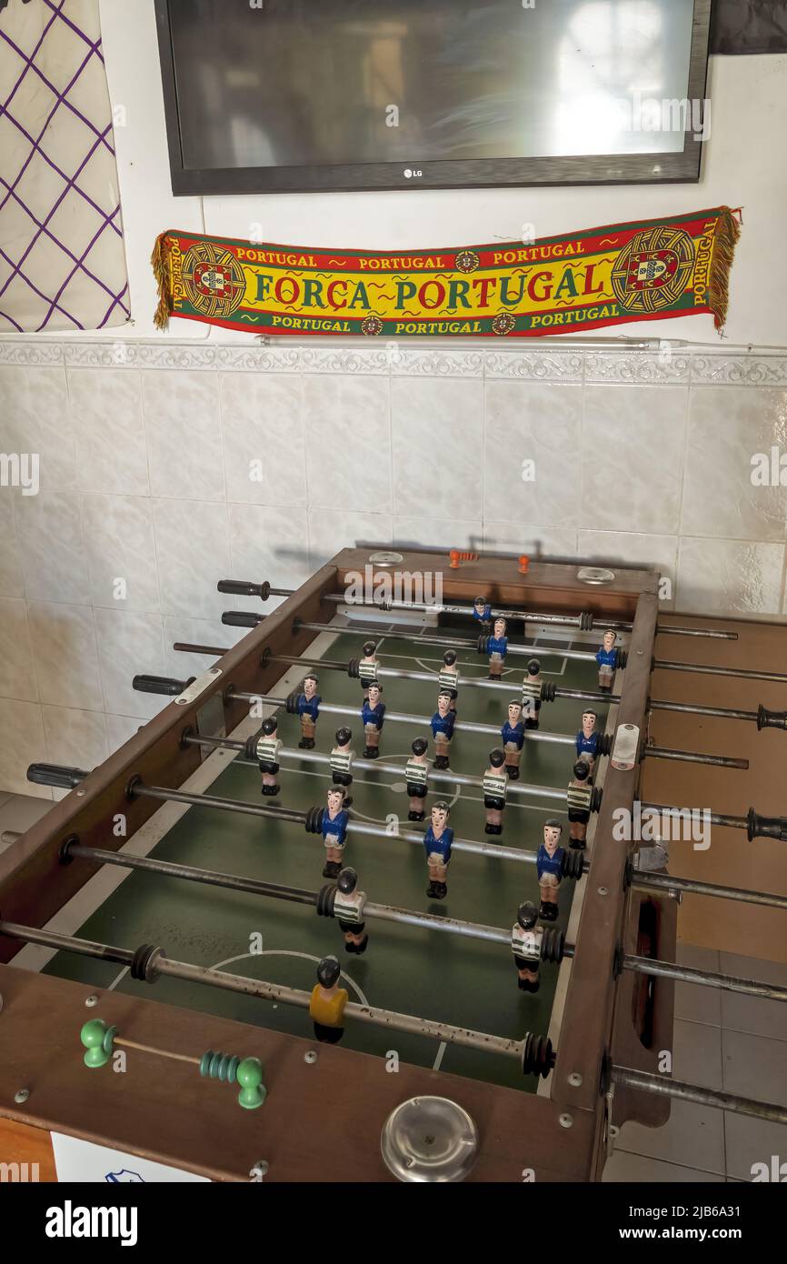 Baby foot, baby foot dans un vieux café de la ville de Luz, algarve, portugal Banque D'Images