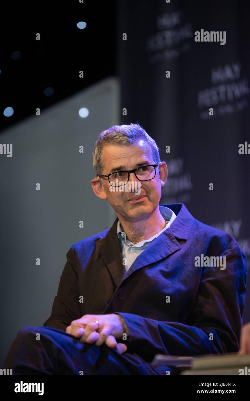 Hay-on-Wye, pays de Galles, Royaume-Uni. 3rd juin 2022. Edmund de Waal s'entretient avec Katy Hessel au Hay Festival 2022, pays de Galles. Crédit : Sam Hardwick/Alamy. Banque D'Images