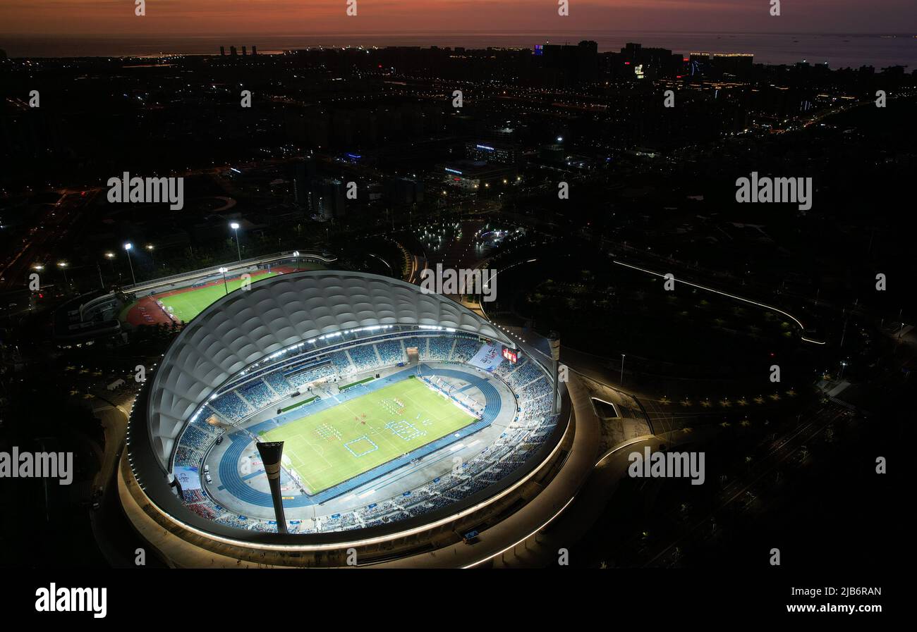 Haikou, province chinoise de Hainan. 3rd juin 2022. La photo aérienne montre la cérémonie d'ouverture de la Super League (CSL) de la saison 2022 de l'Association chinoise de football à Haikou, dans la province de Hainan, au sud de la Chine, à 3 juin 2022. Credit: Yang Guanyu/Xinhua/Alamy Live News Banque D'Images