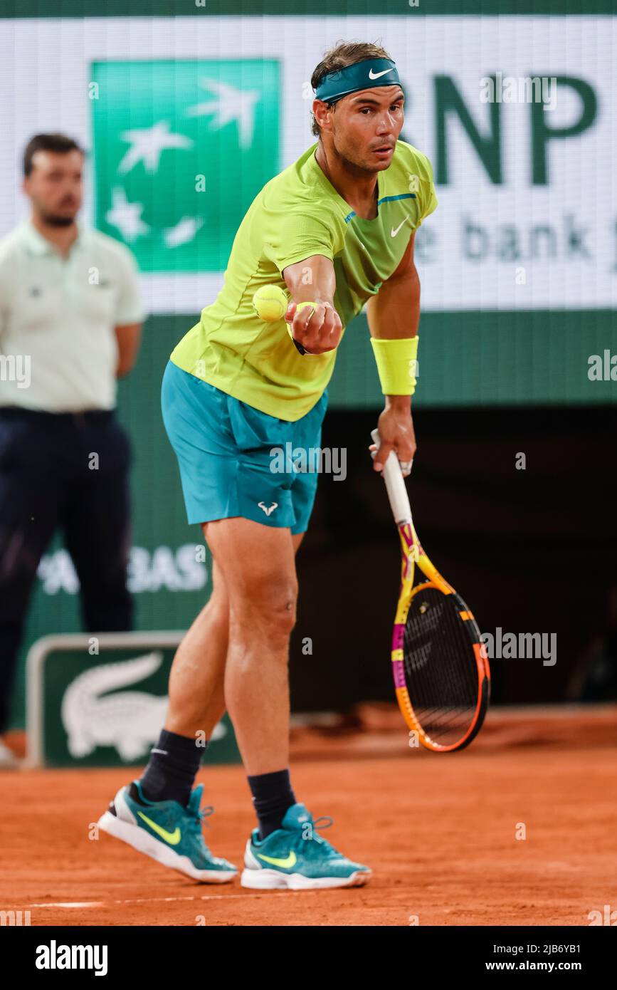 Paris, France. 03rd juin 2022. Tennis : Grand Chelem/visite WTA/visite ATP - Open de France, singles hommes, demi-finales, Nadal (Espagne) - Zverev (Allemagne). Rafael Nadal est en action. Credit: Frank Molter/dpa/Alay Live News Banque D'Images