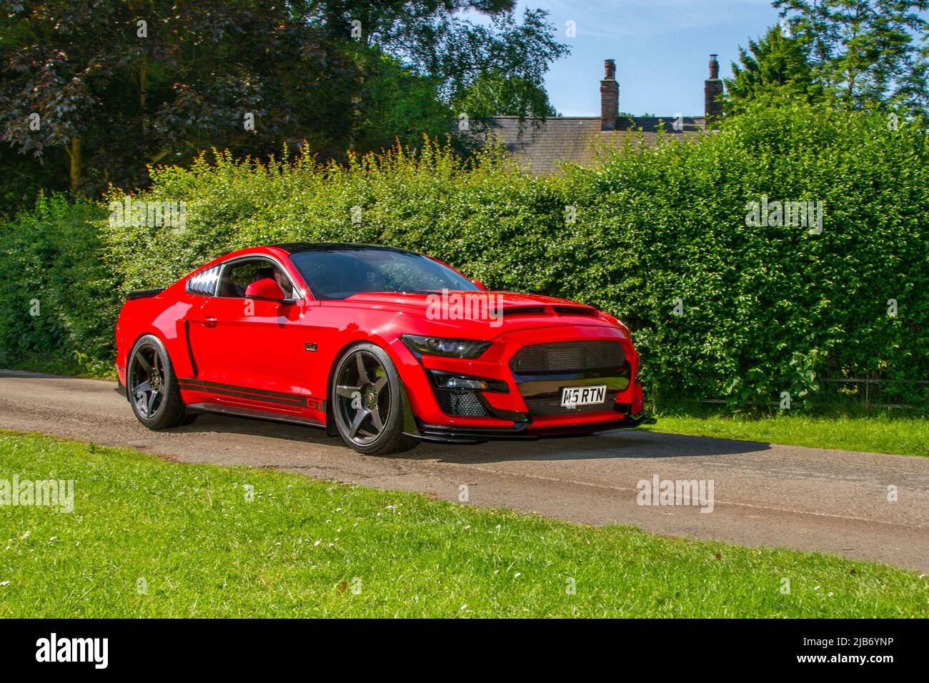 Ford Mustang Gt Voitures Rouges Banque De Photographies Et D images ford-mustang-gt-voitures-rouges-banque-de-photographies-et-d-images