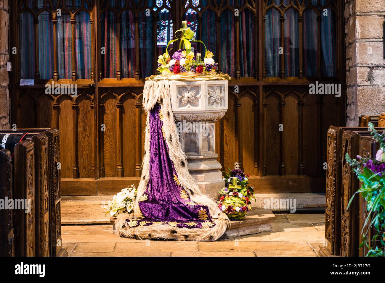 Jubilé fleurs à l'église de la Toussaint, East Budgleigh. Banque D'Images