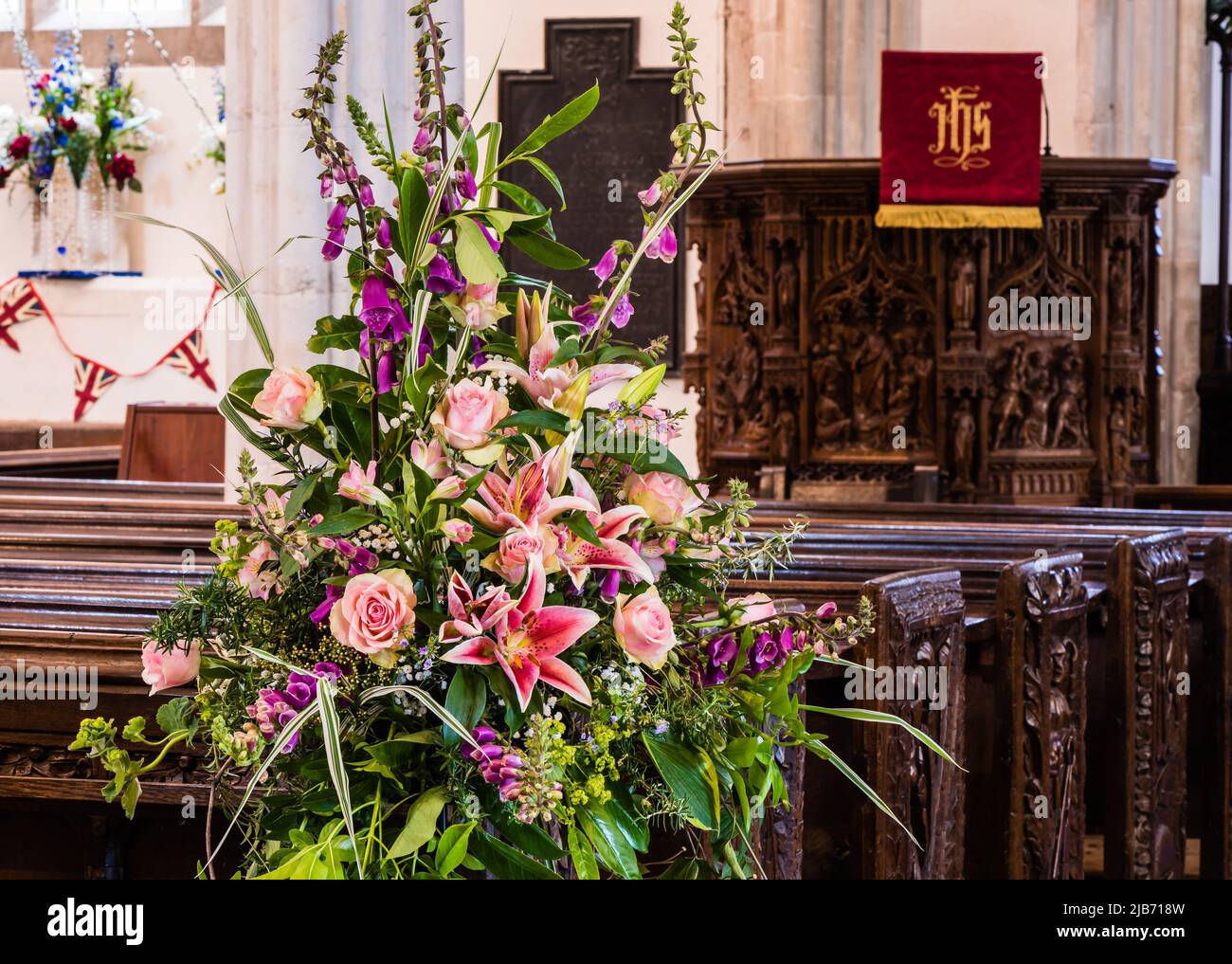 Jubilé fleurs à l'église de la Toussaint, East Budgleigh. Banque D'Images