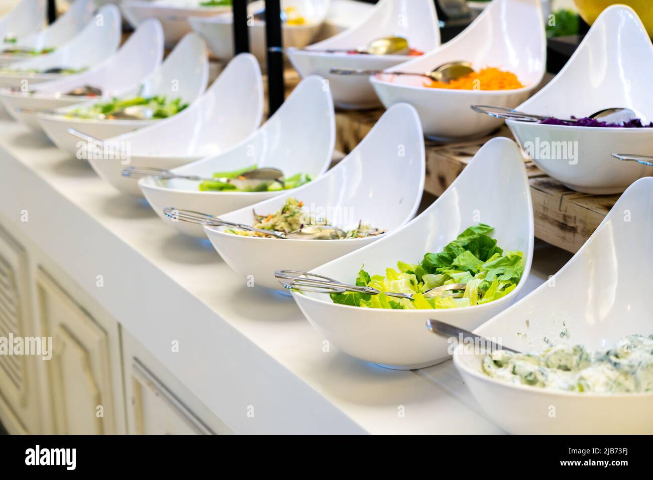 Self service salad bar Banque de photographies et d'images à haute  résolution - Page 2 - Alamy