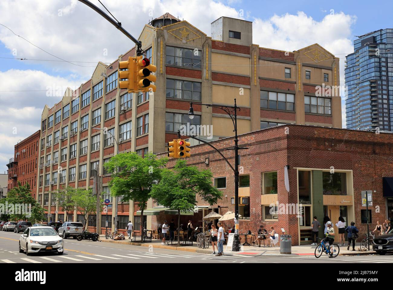 Les condominiums Pencil Factory sont situés dans l'ancien bâtiment de l'usine Eberhard Faber Pencil Company le long de Greenpoint Avenue.Greenpoint.Brooklyn.New York City.USA Banque D'Images