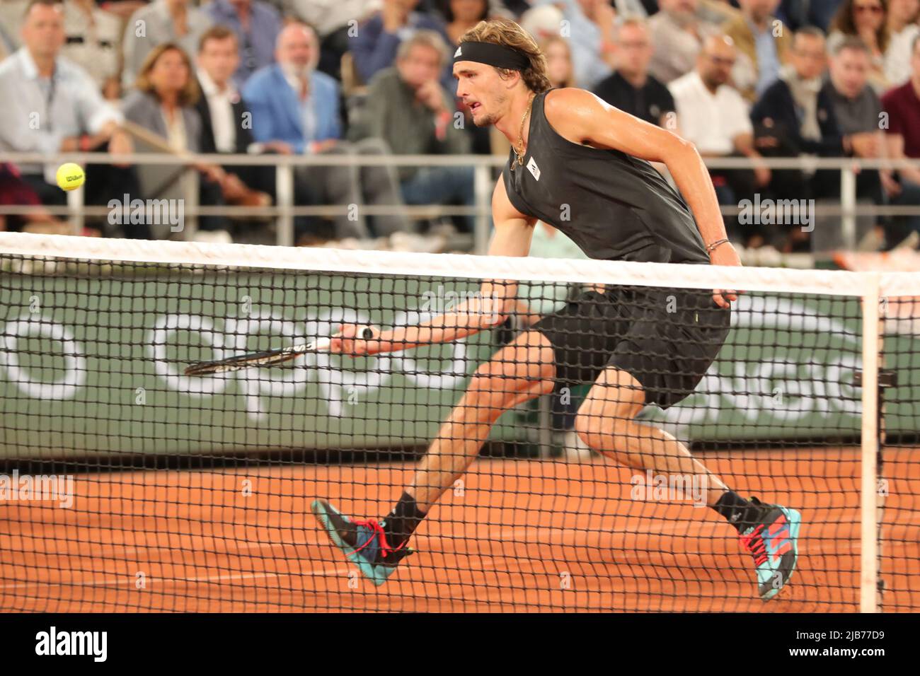 Paris, France. 03rd juin 2022. 3rd juin 2022; Roland Garros, Paris, France:  Tournoi de tennis ouvert français, demi-finale hommes; Alexander Zverev  (GER) au net pendant son match contre Rafael Nadal (ESP) crédit: