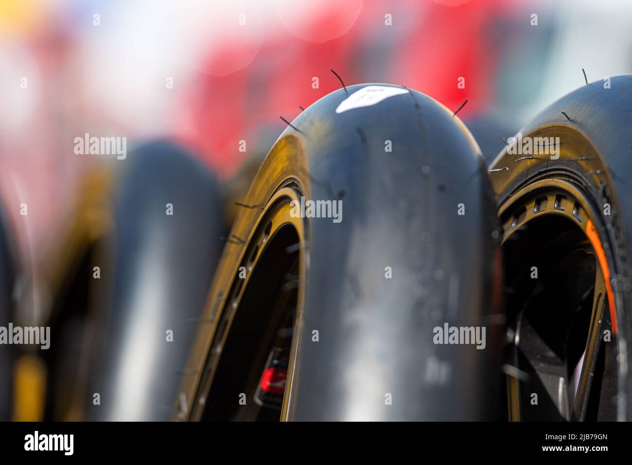 BARCELONE, ESPAGNE - JUIN 03 GP ÉNERGIE DE LA CATALOGNE LIBRE PRATIQUE pneus Dunlop pendant la MotoGP de Catalogne LIBRE PRATIQUE au circuit de Barcelone-Catalunya sur 03 juin 2022 à Barcelone, Espagne. Banque D'Images