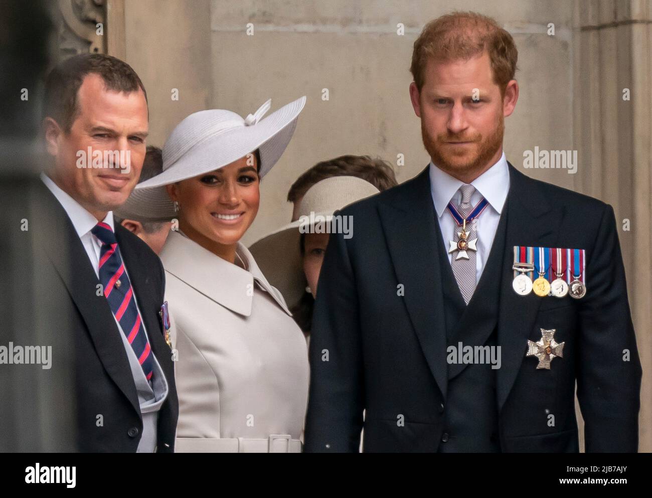 Le prince Harry , Meghan la comtesse de Sussex, Peter Phillips assiste à un service de Thanksgiving pour le Jubilé de platine de la reine à la cathédrale St Pauls Banque D'Images
