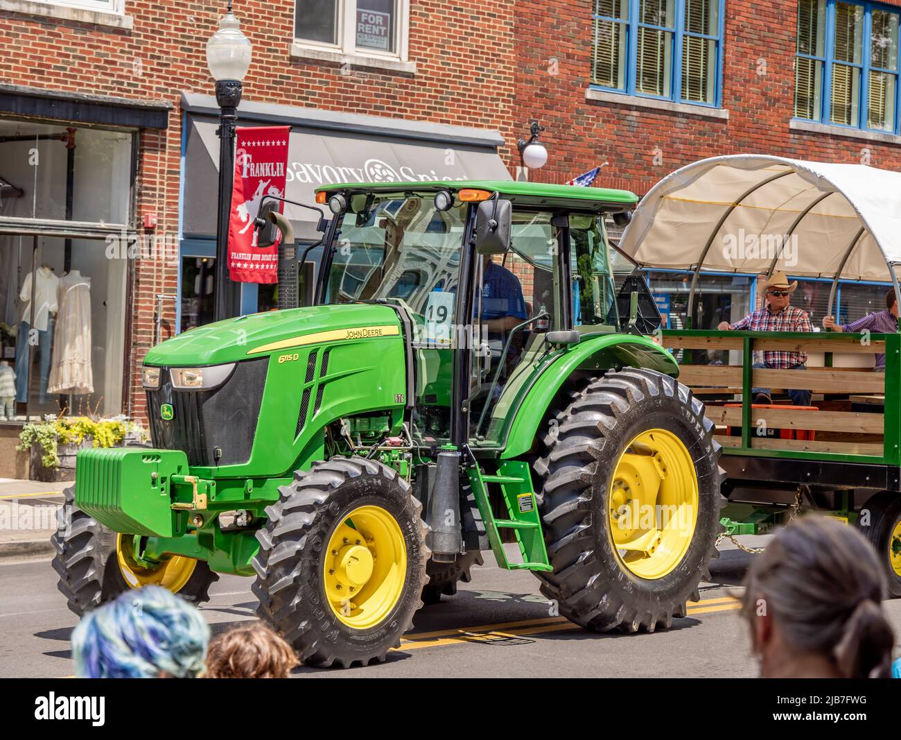 Grand tracteur John Deere au Franklin Rodeo Parade Banque D'Images