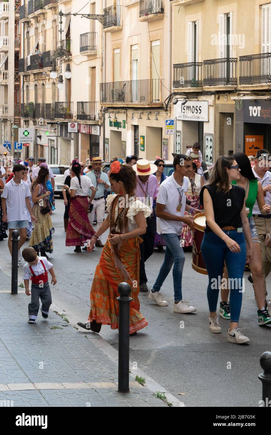 Tarragone, Espagne, 3 juin 2022, pèlerinage de la Virgen del Rocio le long des rues de Tarragone en direction du Sanctuaire de Loreto, par l'Association andalouse de Cultura de Tarragone Banque D'Images