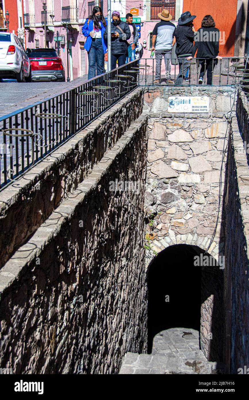 L'entrée de l'un des tunnels souterrains pour lesquels la ville de Guanajuatos, au Mexique, est célèbre. Banque D'Images