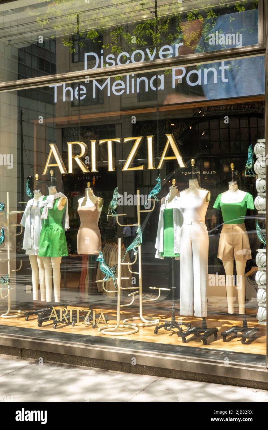 Aritzia sur Fifth Avenue porte la mode féminine, New York City, USA 2022 Banque D'Images