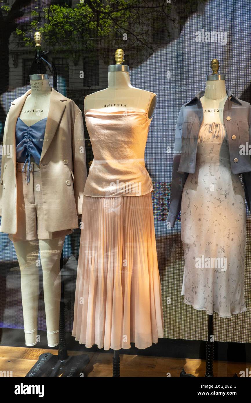 Aritzia sur Fifth Avenue porte la mode féminine, New York City, USA 2022 Banque D'Images