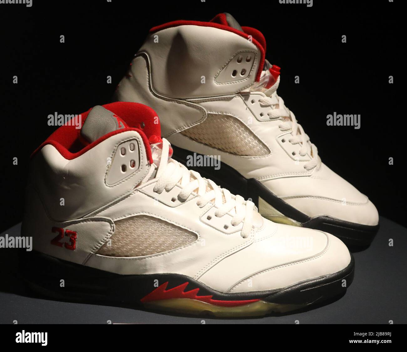 25 air jordan top v fire red
