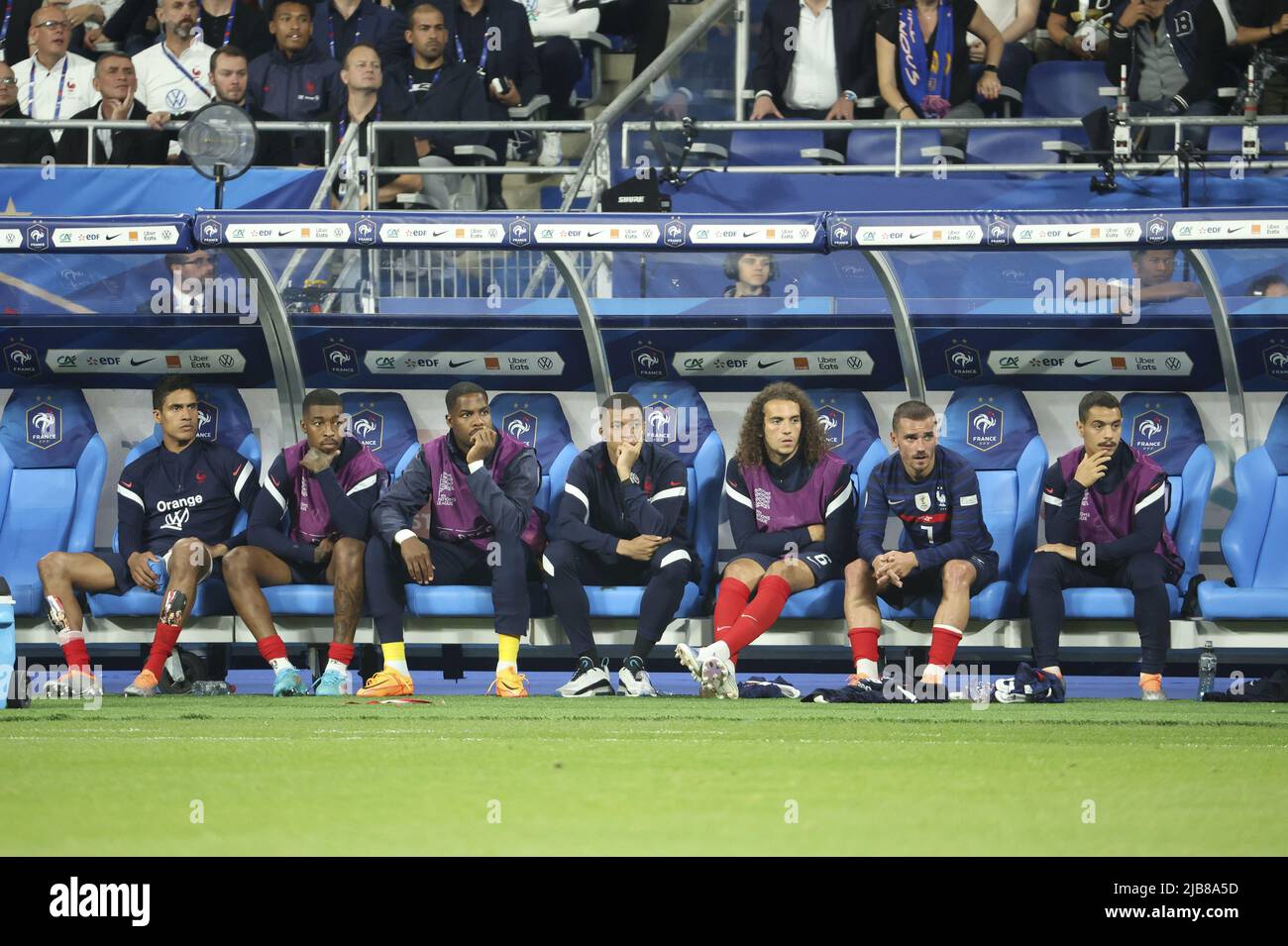 Paris, France. 03rd juin 2022. Raphaël Varane blessé, Presnel Kimpembe, Mike Maignan blessé, Kylian Mbappe blessé, Matteo Guendouzi blessé, Antoine Griezmann, Wissam Ben Yedder de France pendant la Ligue des Nations de l'UEFA Ligue A - Groupe 1 de football match entre la France et le Danemark sur 3 juin 2022 au Stade de France à Saint-Denis près de Paris, France - photo: Jean Catuffe/DPPI/LiveMedia crédit: Agence photo indépendante/Alamy Live News Banque D'Images