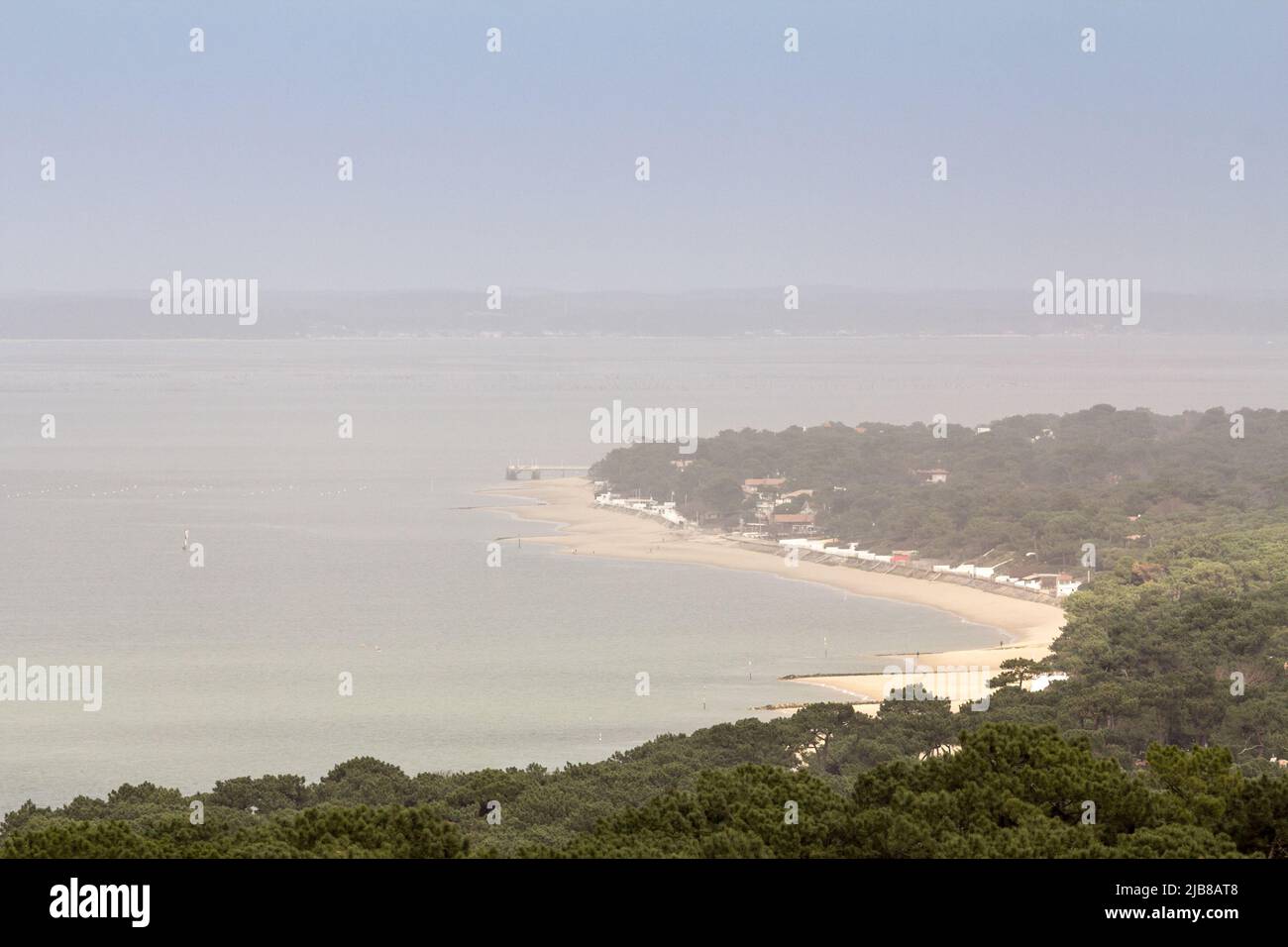 Photo d'un panorama sur la baie d'arcachon, ou bassin d'arachon, en France, aquitaine. Le bassin d'Arcachon ou la baie d'Arcachon est une baie de l'AT Banque D'Images