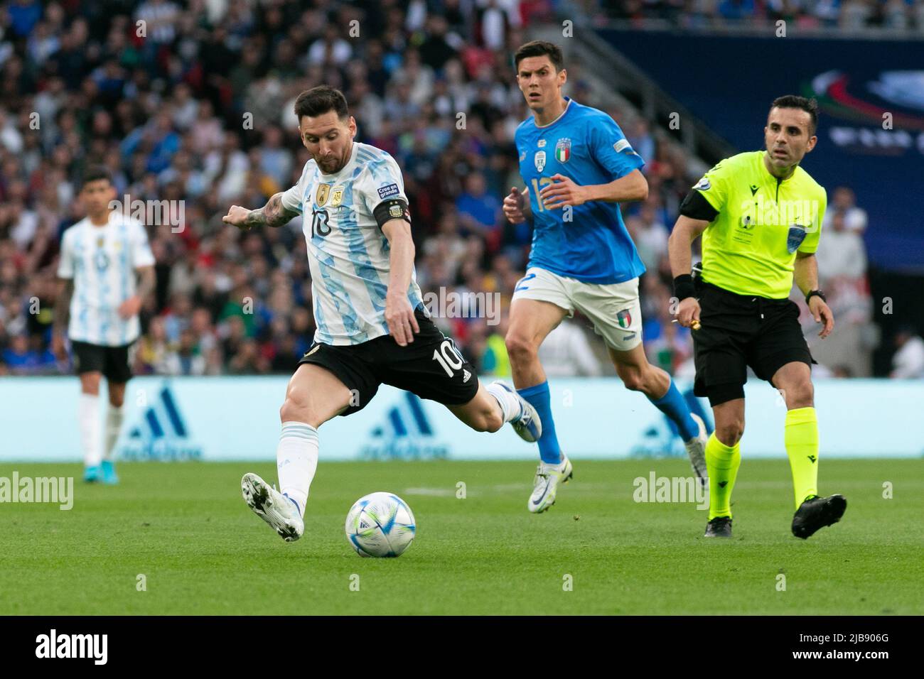 Lionel Messi (c) de l'Argentine en action pendant l'Italie contre l'Argentine - Finalissima 2022 match au stade Wembley sur 1 juin 2022 à Londres, Angleterre.(MB Media) Banque D'Images