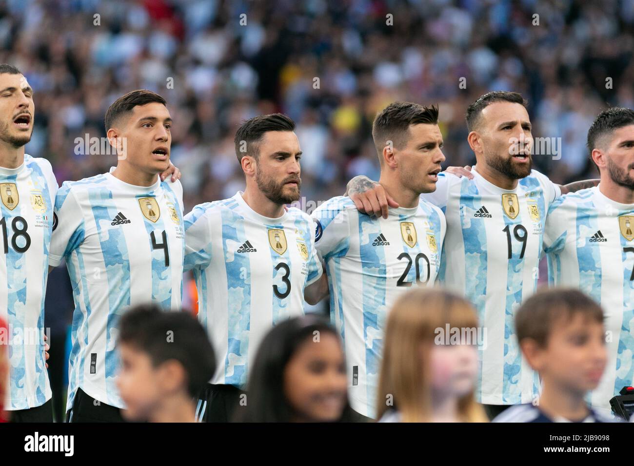 Hymne de l'Argentine devant l'Italie contre l'Argentine - Finalissima 2022 au stade Wembley sur 1 juin 2022 à Londres, en Angleterre.(MB Media) Banque D'Images