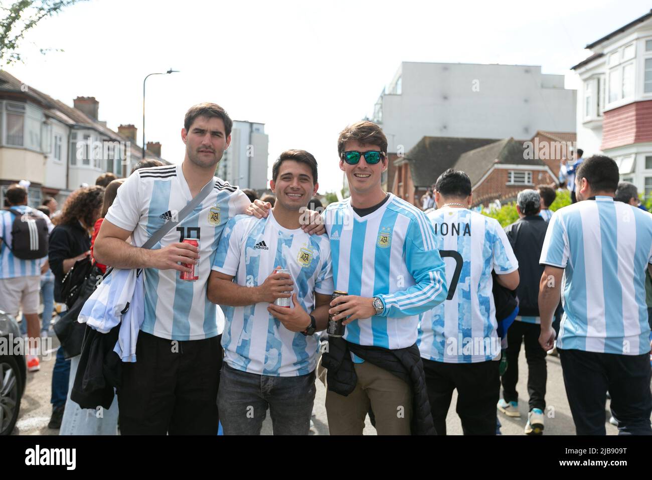 Les supporters de l'Argentine arrivent avant le match Italie contre Argentine - Finalissima 2022 au stade Wembley sur 1 juin 2022 à Londres, Angleterre.(MB Media) Banque D'Images