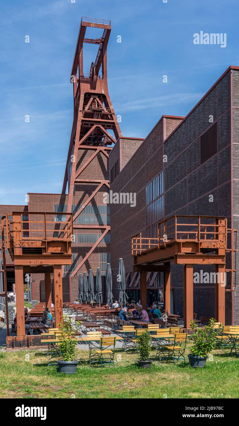 Site classé au patrimoine mondial de la mine de charbon Zollverein, cadre de fosse de Doppelbock de Shaft XII, restaurant The Mine, Essen, NRW, Allemagne, Banque D'Images