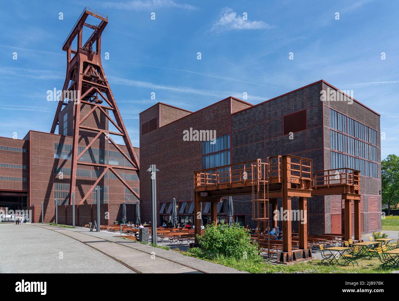 Site classé au patrimoine mondial de la mine de charbon Zollverein, cadre de fosse de Doppelbock de Shaft XII, restaurant The Mine, Essen, NRW, Allemagne, Banque D'Images