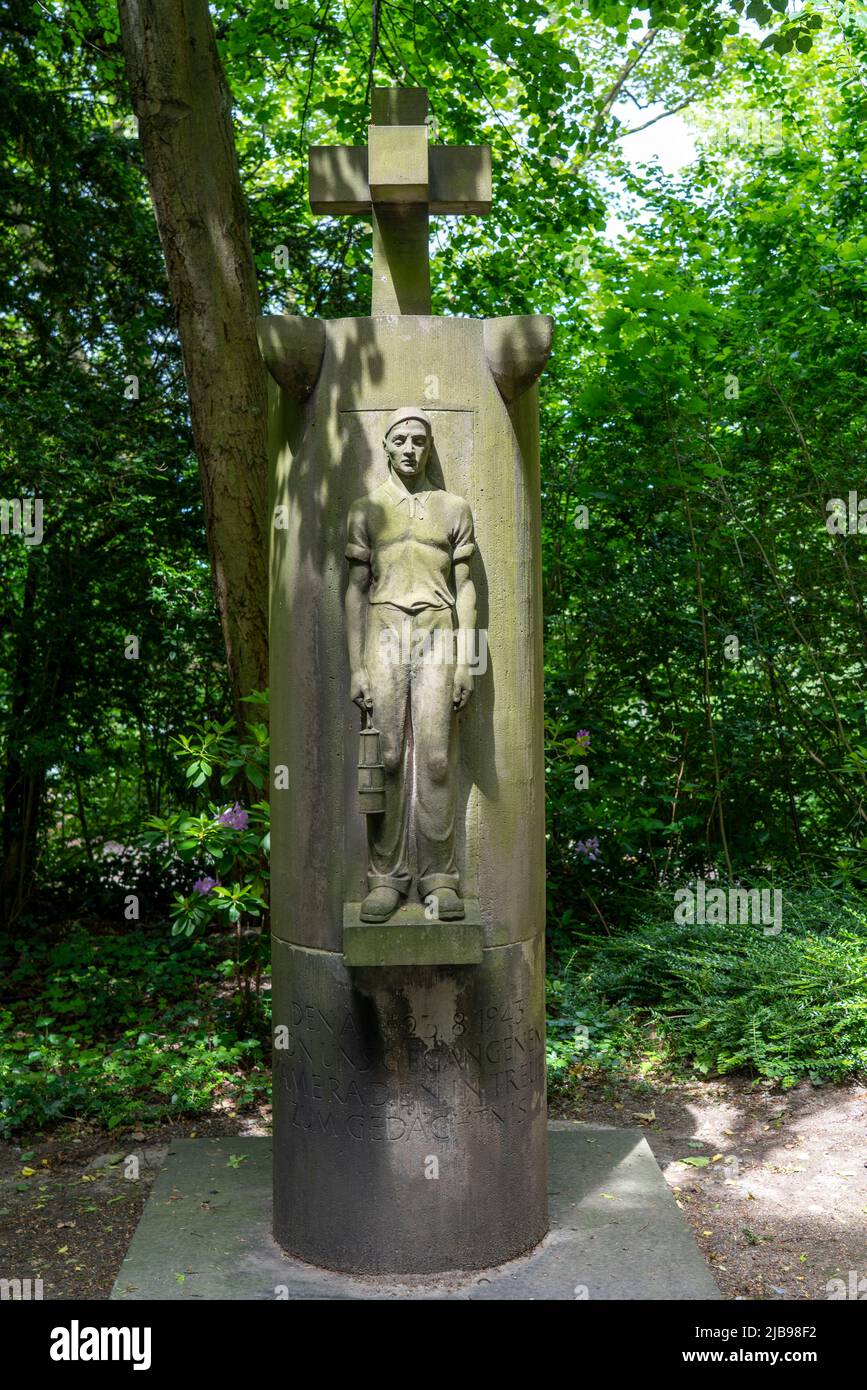 Cimetière de Rotthauser à Gelsenkirchen, mémorial et lieu de sépulture des victimes de l'accident minier de 23.08.1943 à la collierie de Dahlbusch, avec 3 Banque D'Images