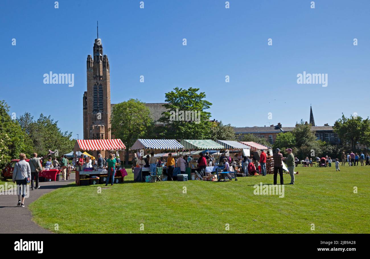 Portobello, Édimbourg, Écosse, Royaume-Uni. 4th juin 2022, 13 degrés centigrades dans la matinée pour les vacances de banque du Jubilé de platine samedi.photo: Le marché mensuel à Brighton Park, Portobello, pour les petites entreprises. Credit: Scottiscreative/alamy Live News. Banque D'Images