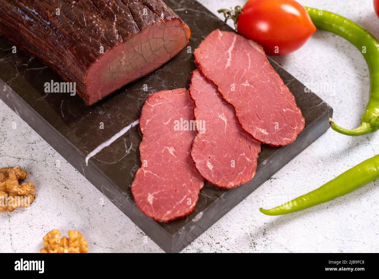 Viande sèche. Viande séchée à base de viande de ribeye. Gros plan. Nom local kuru et Banque D'Images