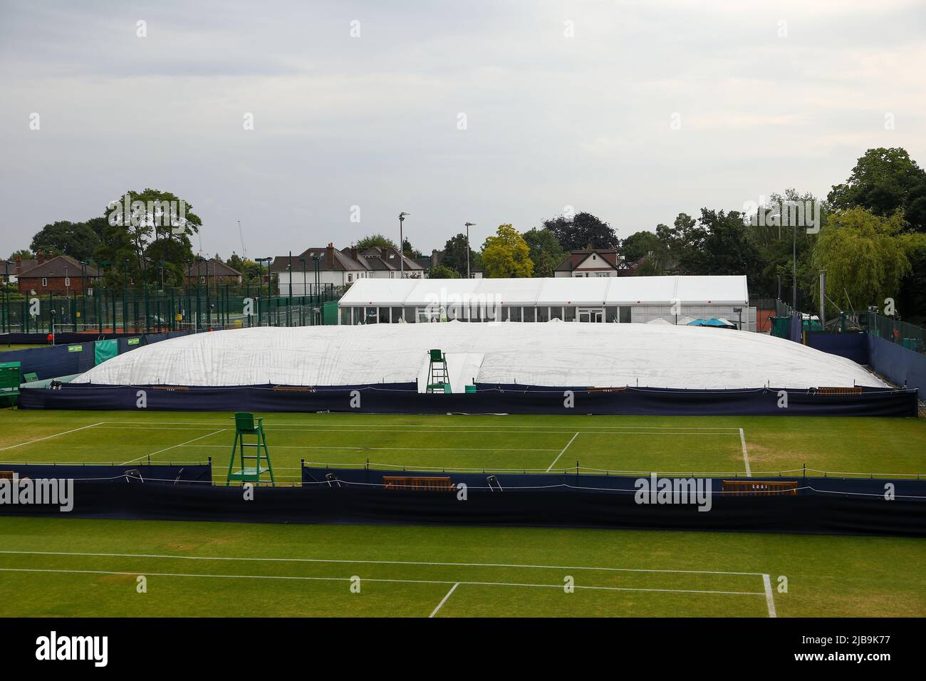 4th juin 2022 ; Surbiton raquette & amp ; Fitness Club, Surbiton, Londres, Angleterre: Trophée Surbiton Tournoi de tennis: Pluie couverte court 1 sans jeu dans les sessions pour le moment Banque D'Images