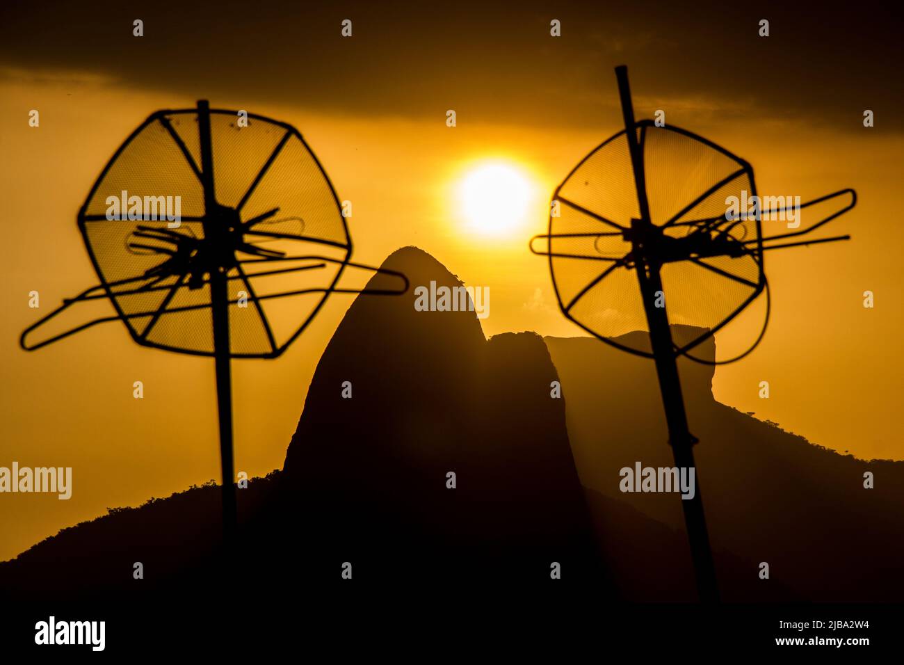 Two Hill Brothers vu du sommet de Cantagalo Hill à Rio de Janeiro, Brésil. Banque D'Images