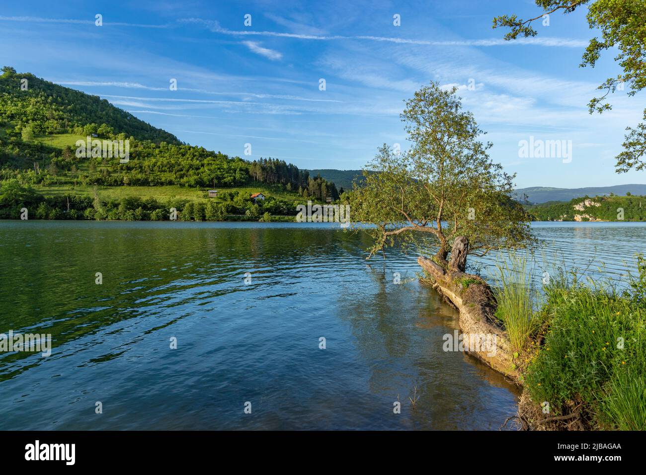 Lac de Pliva près de la ville de Jajce. Bosnie-Herzégovine Banque D'Images