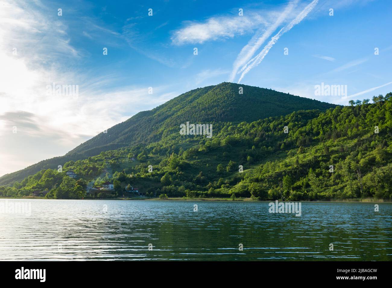 Lac de Pliva près de la ville de Jajce. Bosnie-Herzégovine Banque D'Images