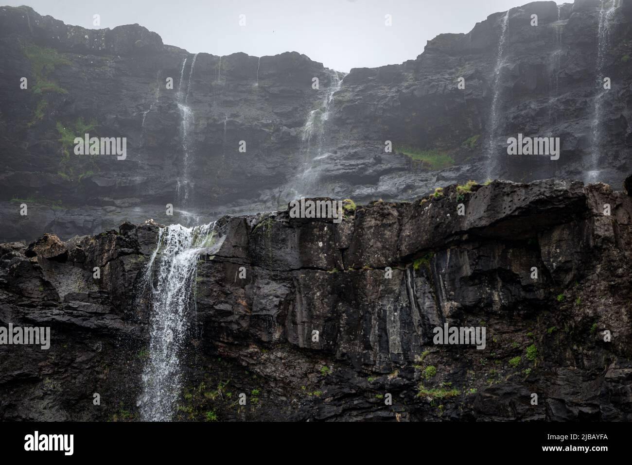 Cascade à double saut de Fossa, île d'Eysturoy, archipel des Féroé Banque D'Images