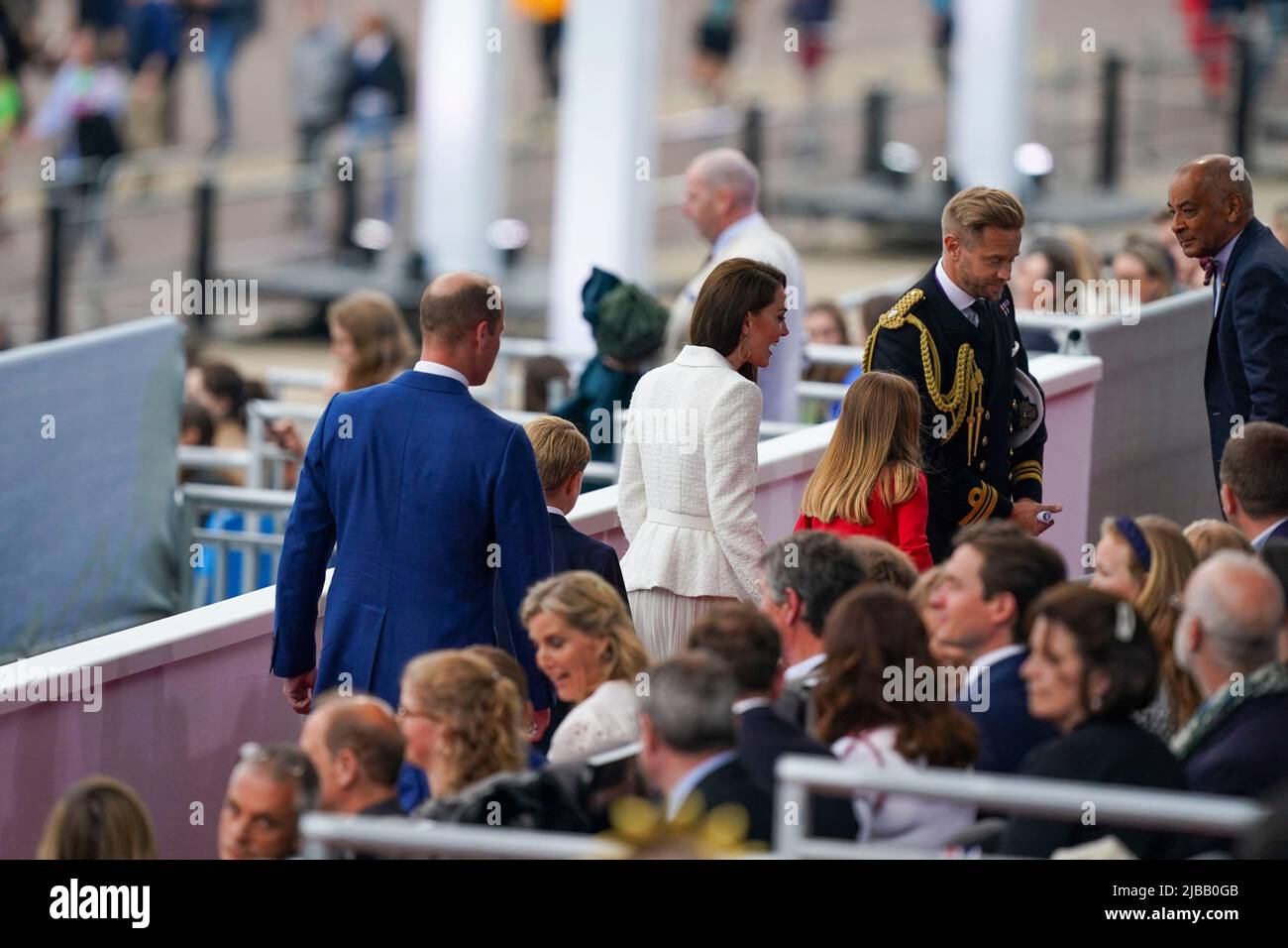 Le duc et la duchesse de Cambridge avec la princesse Charlotte et le prince George avant le parti Platinum au Palais devant le Palais de Buckingham, Londres, le troisième jour des célébrations du Jubilé de platine pour la reine Elizabeth II Date de la photo: Samedi 4 juin 2022. Banque D'Images