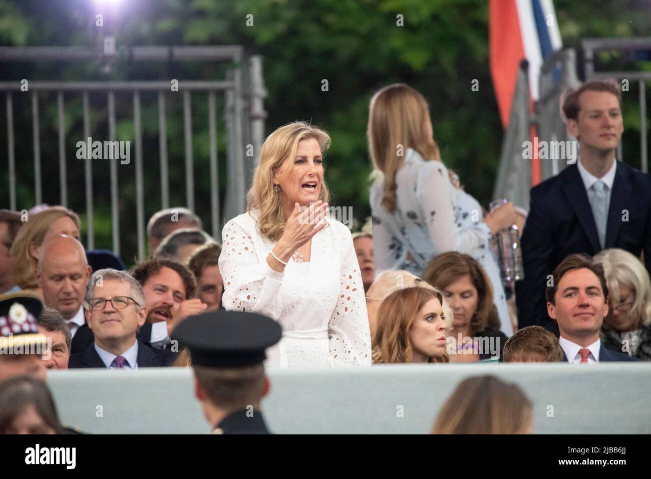 Londres, Royaume-Uni. 4 juin 2022. Des membres de la famille royale, dont HRH le prince de Galles, le duc et la duchesse de Cambridge, et d'autres participent à la BBC Platinum Party au Palais. L'événement est l'un des quatre jours de célébration du Jubilé de platine pour HM la Reine. Credit: Benjamin Wareing/ Alamy Live News Banque D'Images