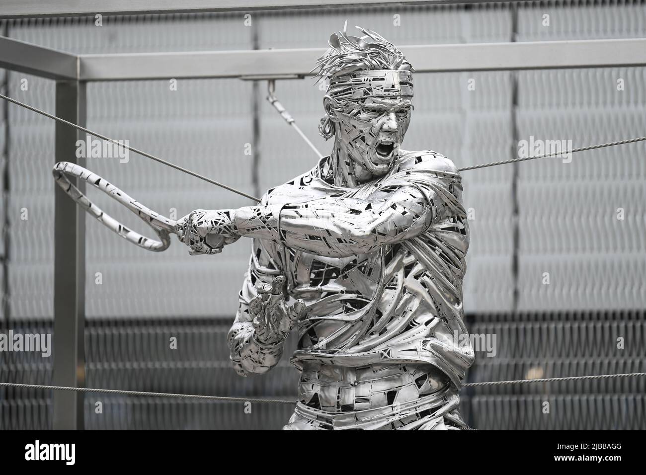 Près du court Philippe Chatrier et de la nouvelle entrée Grand public, la nouvelle statue du joueur de tennis Rafael Nadal. Oeuvre de l'artiste Jordi Diez Fernandez. Illustration lors de l'Open de France, tournoi de tennis Grand Chelem sur 3 juin 2022 au stade Roland-Garros à Paris, France - photo : Victor Joly/DPPI/LiveMedia Banque D'Images