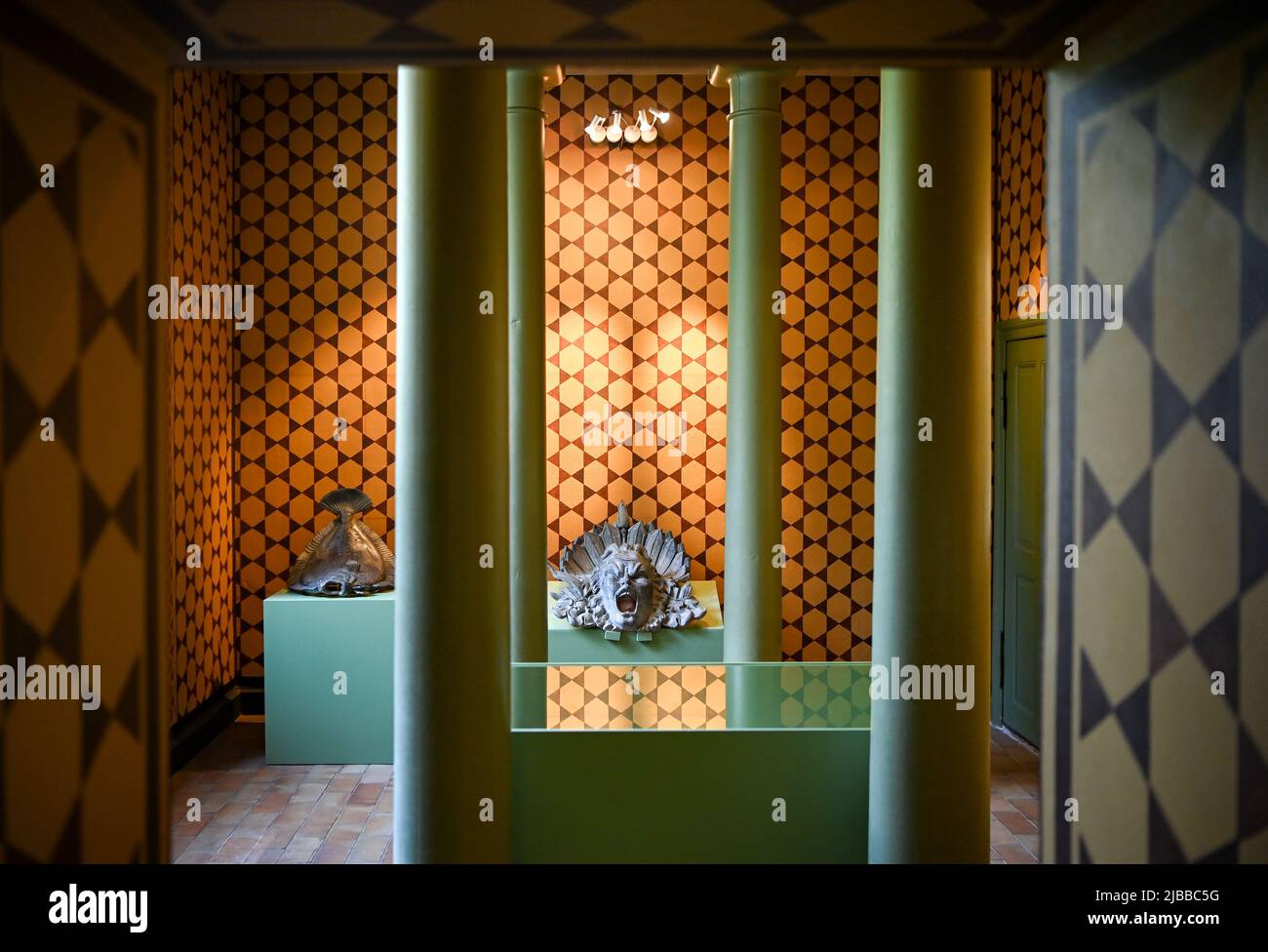 Potsdam, Allemagne. 31st mai 2022. La machine à vapeur de la baie de Havel de Neustadt est modelée sur une mosquée dans sa forme et sa conception. La machine à vapeur de 81,4 ch installée ici a permis aux fontaines du parc de Sanssouci de s'éclater à partir d'octobre 1842. Chaque année, la Fondation Prusse des palais et jardins Berlin-Brandebourg (SPSG) ouvre quelques maisons qui étaient régulièrement fermées pendant la saison d'hiver. À titre de point fort spécial, le Steam Engine House sera ouvert aux visiteurs de 10 h à 5 h 30 sur 6 juin. Credit: Jens Kalaene/dpa/Alamy Live News Banque D'Images